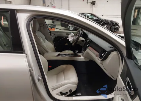 2021 Volvo S60 T5 Momentum из США, поврежденный, VIN 7JR102TZ3MG112896